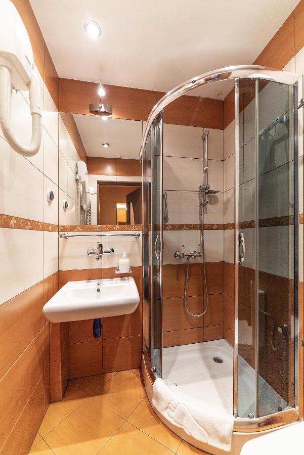 Hotel Doris 奥博尔尼基 外观 照片