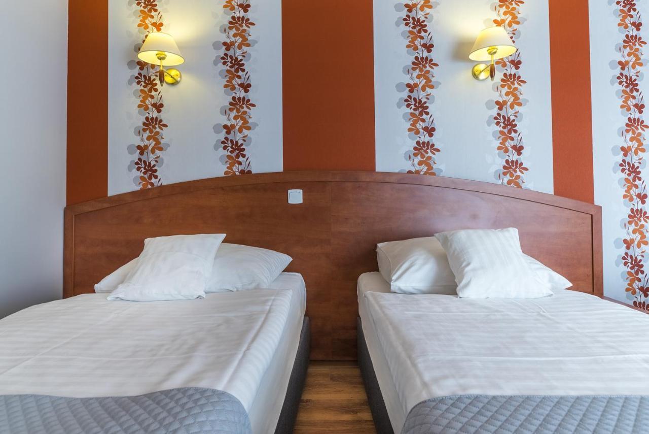 Hotel Doris 奥博尔尼基 外观 照片
