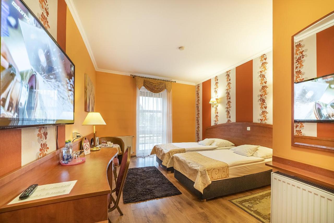 Hotel Doris 奥博尔尼基 外观 照片